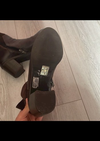 Kahverengi Deri Tokalı Kadın Bot - Görsel 3