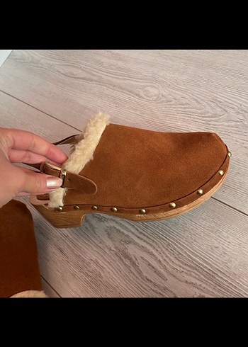 Kahverengi süet tokalı kadın terlik - Görsel 2