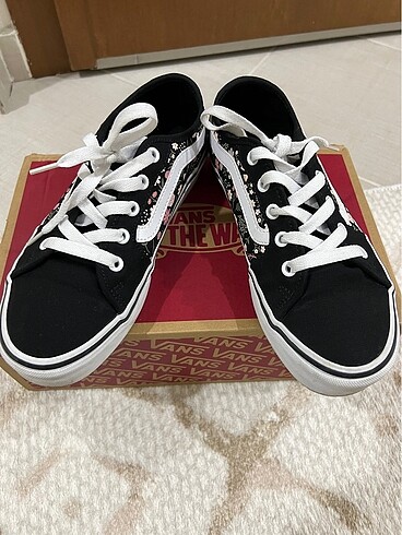 Orjinal vans bedenden dolayı satılıyor