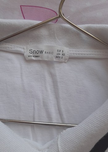 Kısa Kollu Beyaz Crop Top - Görsel 3