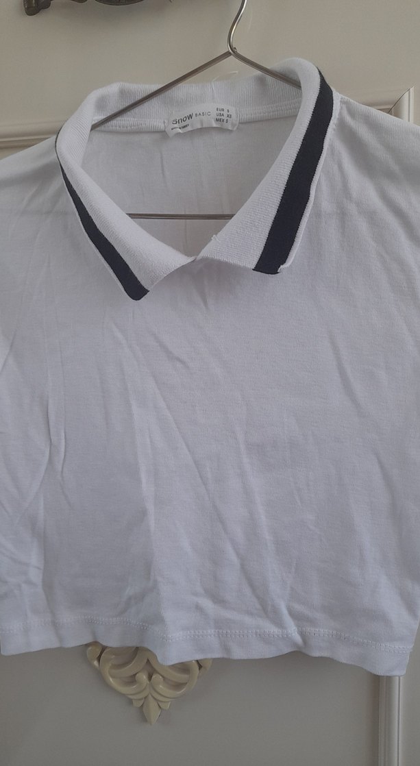 Kısa Kollu Beyaz Crop Top - Görsel 2