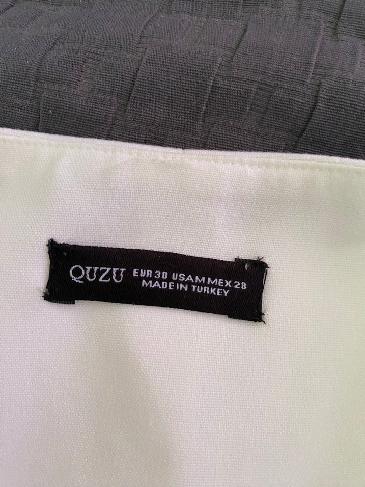 Düğmeli Beyaz Saten Yelek - Görsel 2