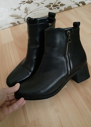 Fermuar detaylı klasik kadın botu - Görsel 4