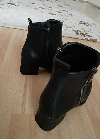 Fermuar detaylı klasik kadın botu - Görsel 6