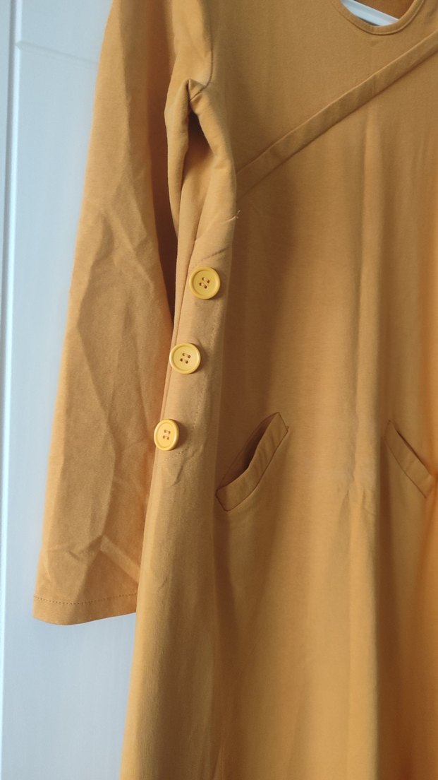 Düğmeli Uzun Sarı Keten Elbise - Görsel 3