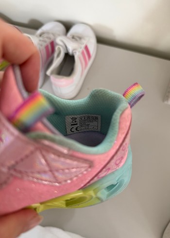 Skechers Kız Çocuk Renkli Bağcıksız Spor Ayakkabı