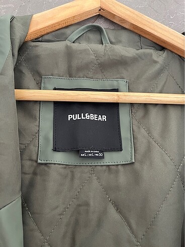 Pull and Bear kadın haki yağmurluk