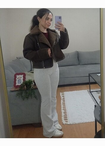 Zara Mont 