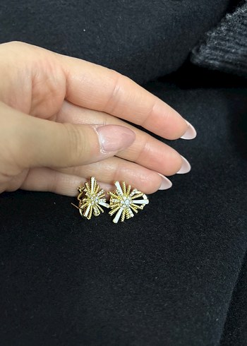 Altın Renk Mini Düğmeli Kadın Küpeler - Görsel 3