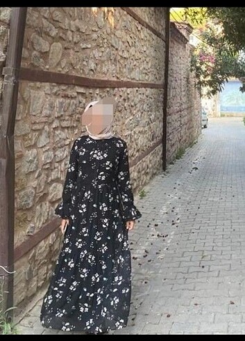 Şifon çiçekli tesettür elbise