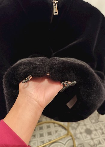 Siyah Peluş Yüksek Yakalı Kadın Mont - Görsel 3