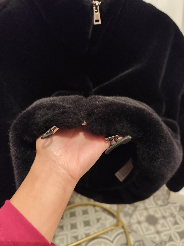 Siyah Peluş Yüksek Yakalı Kadın Mont - Görsel 3