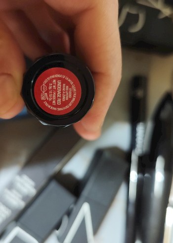 kat Von d kırmızı ruj - Görsel 6