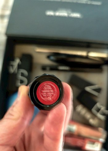 kat Von d kırmızı ruj - Görsel 5