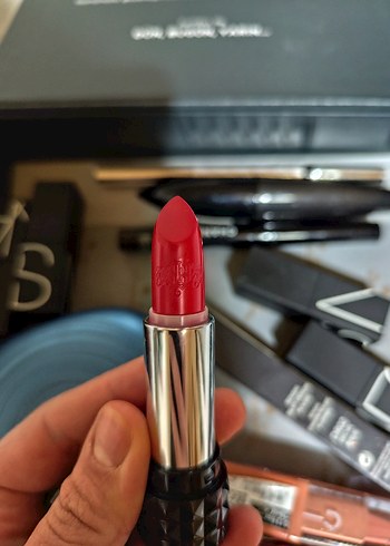 kat Von d kırmızı ruj - Görsel 2