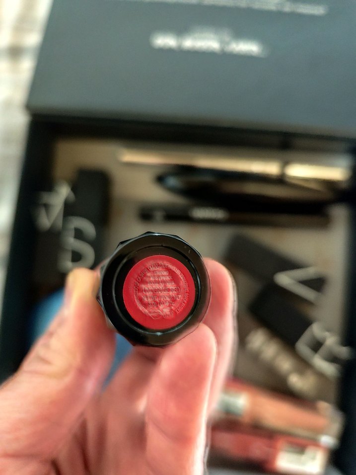 kat Von d kırmızı ruj - Görsel 5