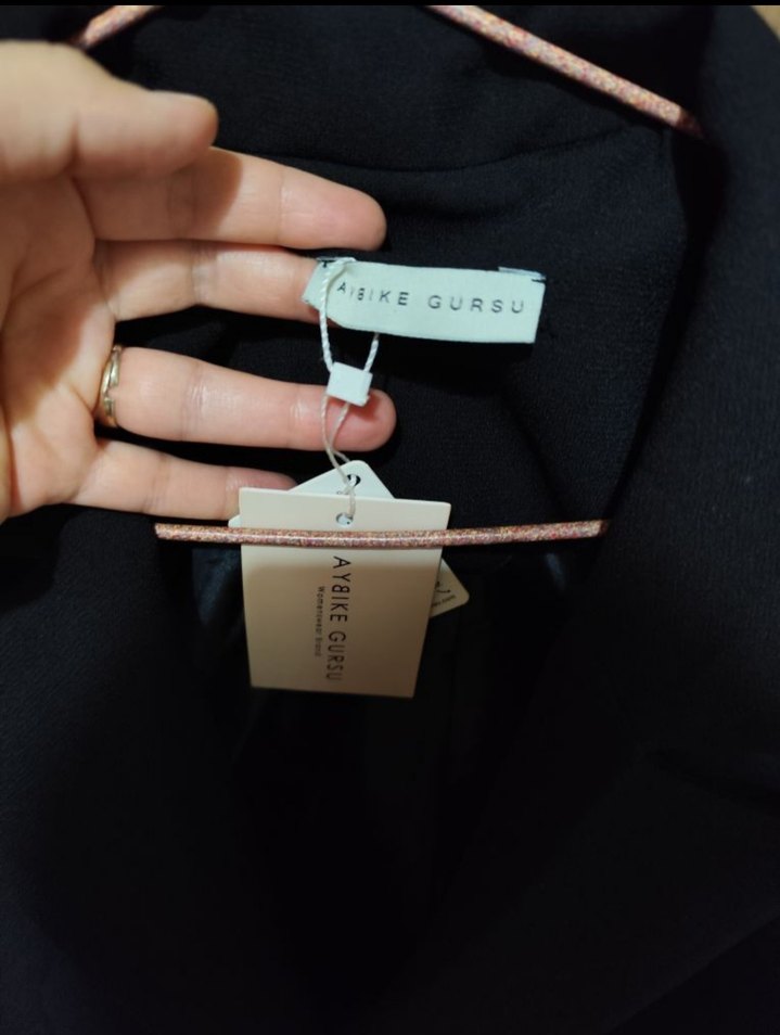 Aybüke Gürsu siyah blazer ceket - Görsel 4