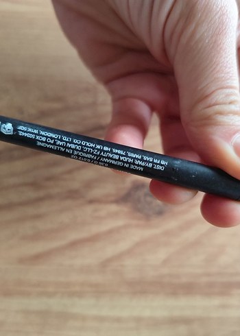 Huda Beauty Krem Mat Göz Kalemi - Görsel 2