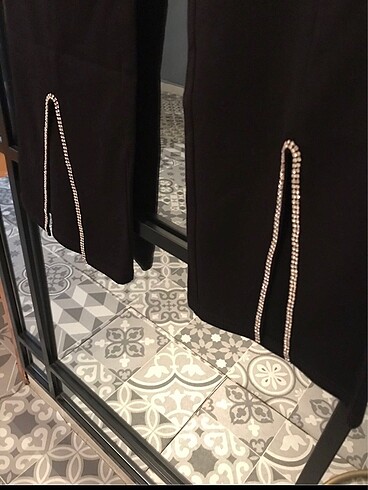 l Beden Mango siyah taşlı pantolon