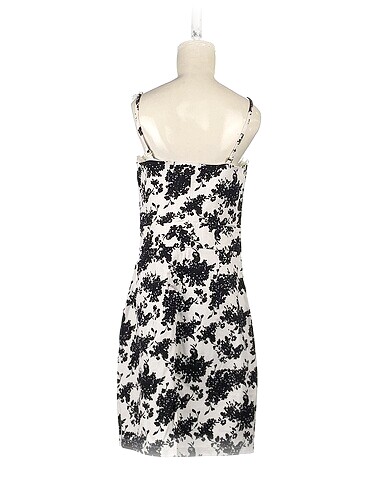 36 Beden PreLoved Kısa Elbise %70 İndirimli.