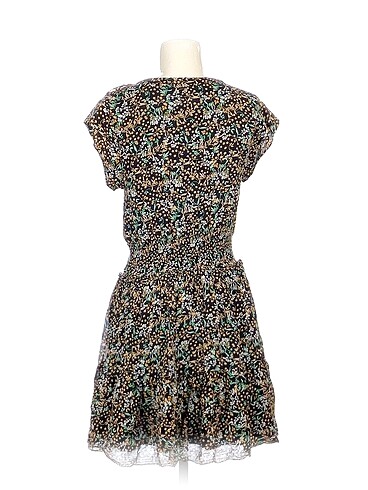m Beden PreLoved Kısa Elbise %70 İndirimli.