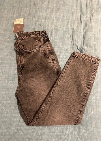 Gri Kemerli Kadın Mini Denim Pantolon - Görsel 6