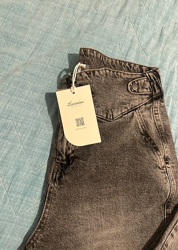 Gri Kemerli Kadın Mini Denim Pantolon - Görsel 8