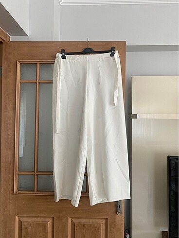 Kırıl beyaz kumaş pantolon