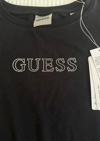 s Beden Guess Siyah Baskılı Kısa Kollu Tişört