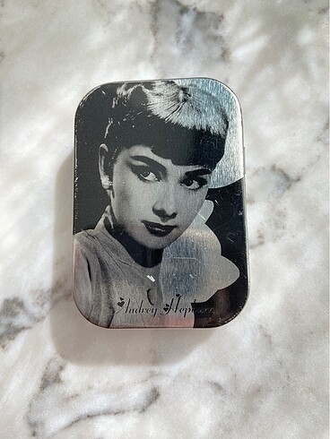 Audrey Hepburn Minik Metal Kutu