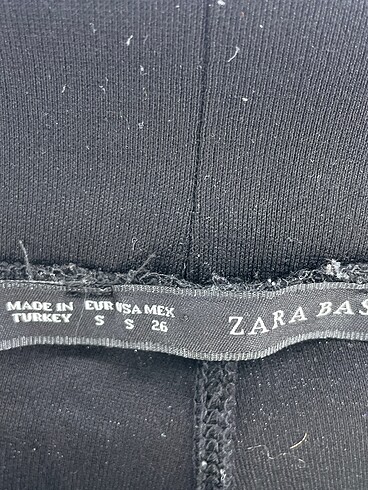 s Beden siyah Renk Zara Düz Kesim %70 İndirimli.