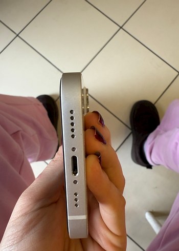 Beyaz iPhone 13 - Görsel 6