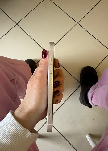 Beyaz iPhone 13 - Görsel 4