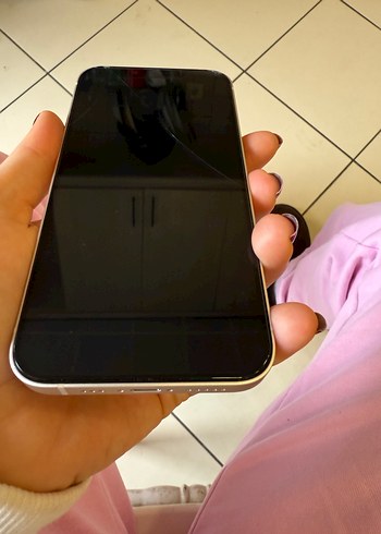 Beyaz iPhone 13 - Görsel 7