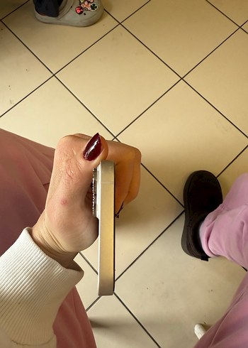 Beyaz iPhone 13 - Görsel 5