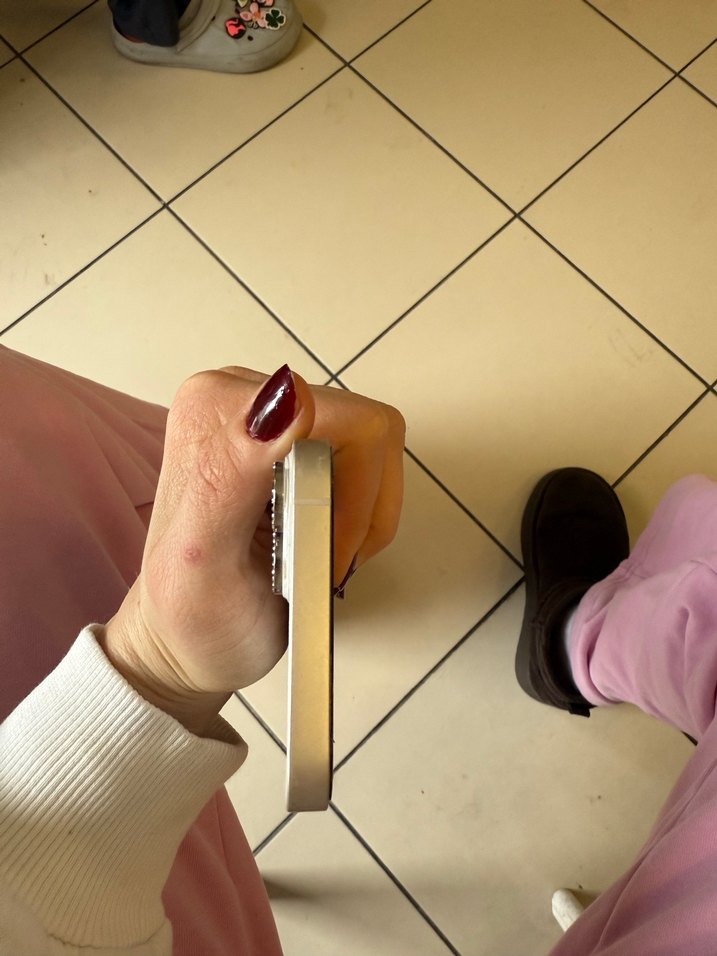 Beyaz iPhone 13 - Görsel 5