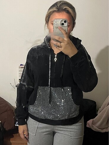 Kapşonlu sweatshirt