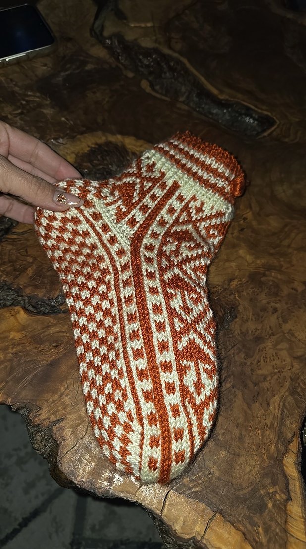 İşlemeli Kahverengi Karadeniz Çorap (HandMade) - Görsel 2