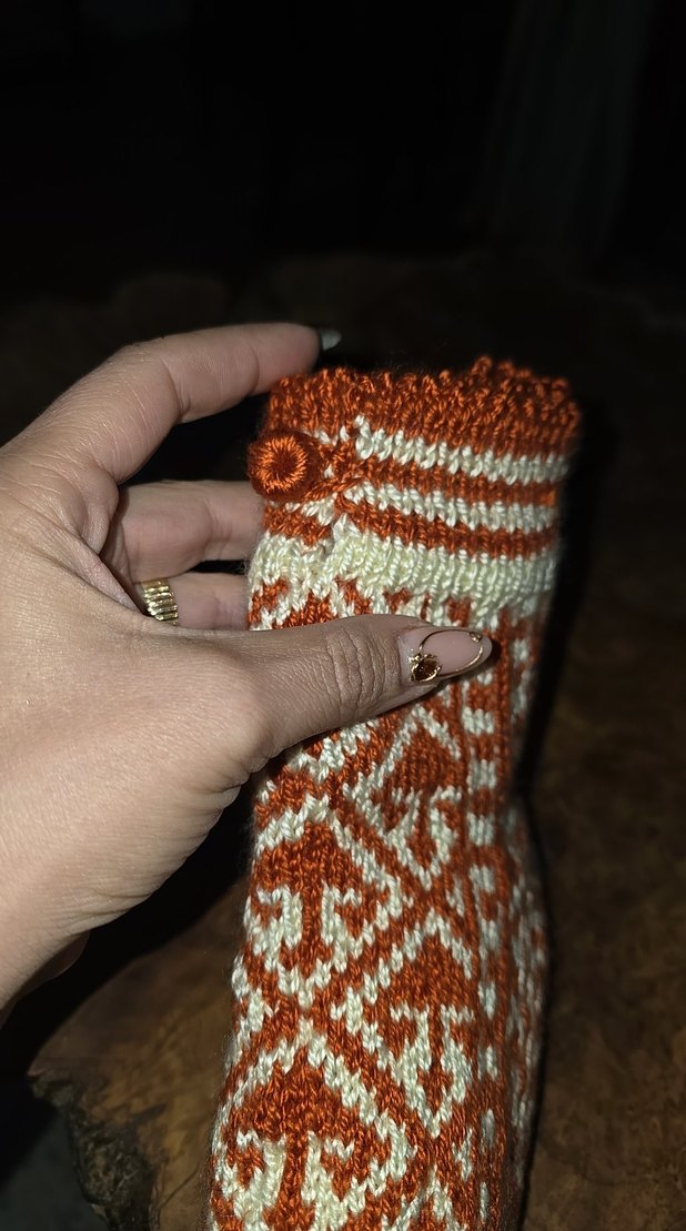 İşlemeli Kahverengi Karadeniz Çorap (HandMade) - Görsel 3