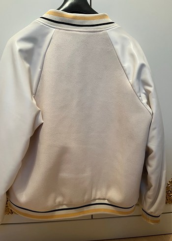 Beyaz Düğmeli Kadın Bomber Ceket Bershka - Görsel 2