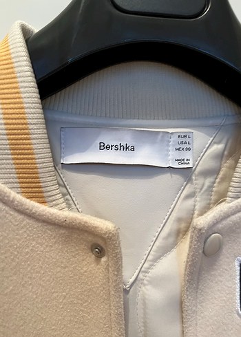 Beyaz Düğmeli Kadın Bomber Ceket Bershka - Görsel 4