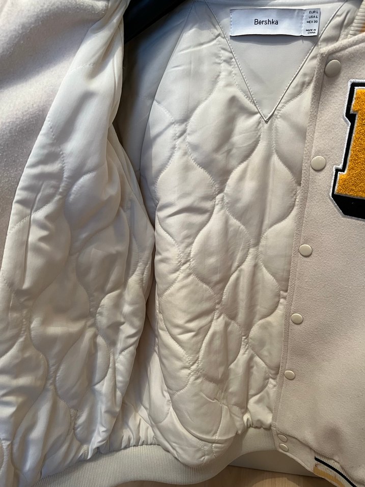 Beyaz Düğmeli Kadın Bomber Ceket Bershka - Görsel 3
