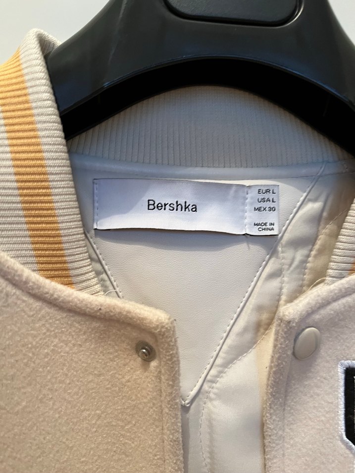 Beyaz Düğmeli Kadın Bomber Ceket Bershka - Görsel 4