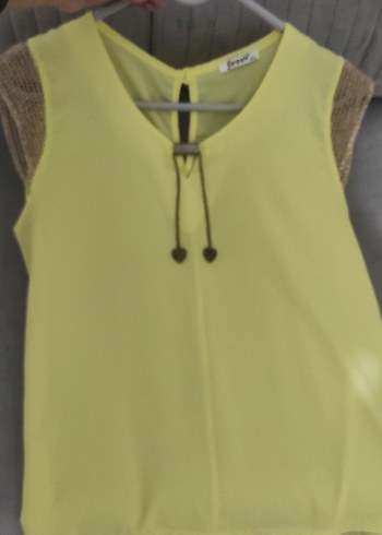 Zincir Detaylı Sarı V Yaka Kolsuz Bluz - Görsel 6