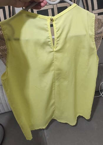 Zincir Detaylı Sarı V Yaka Kolsuz Bluz - Görsel 2