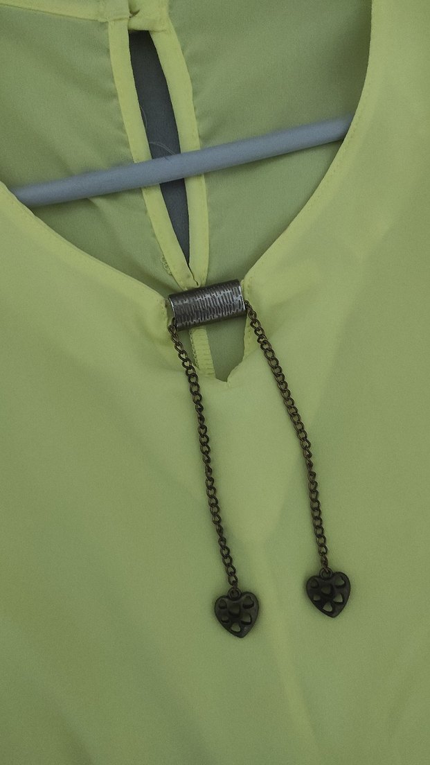 Zincir Detaylı Sarı V Yaka Kolsuz Bluz - Görsel 5