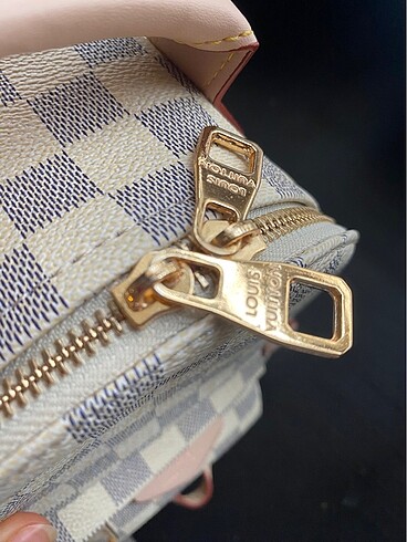  Beden ten rengi Renk Replik Louis Vuitton kol çanta