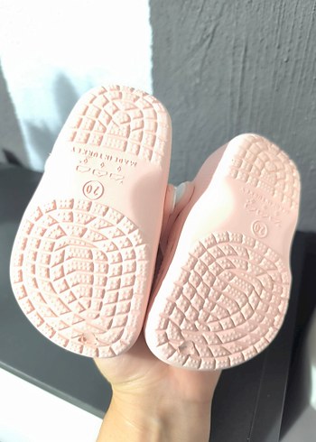 H&M Kız Çocuk Pembe Kayışlı Terlik ve Parlak Spor Ayakkabı