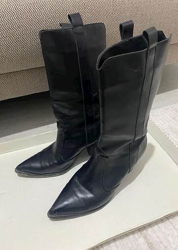 38 Beden Siyah Deri Topuklu Tokalı Kadın Çizme