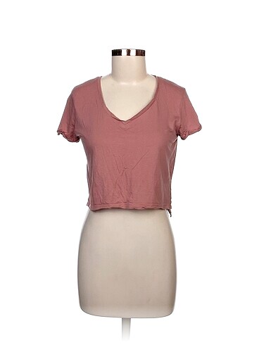 Bershka T-shirt %70 İndirimli.